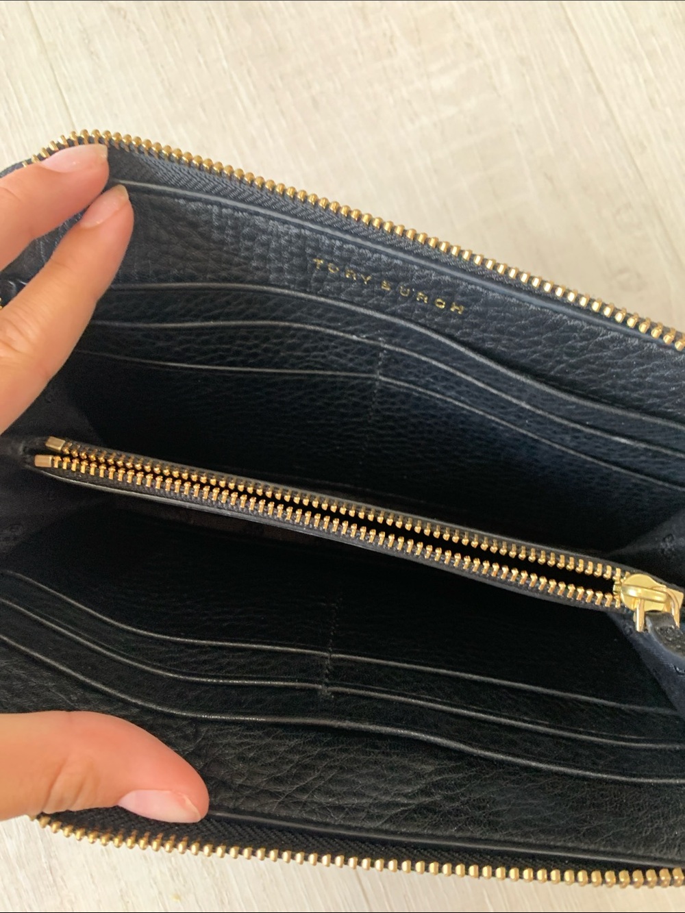 Tory Burch Black Leather Zip-Around Wallet with Gold Logo - Picture 2 of 3